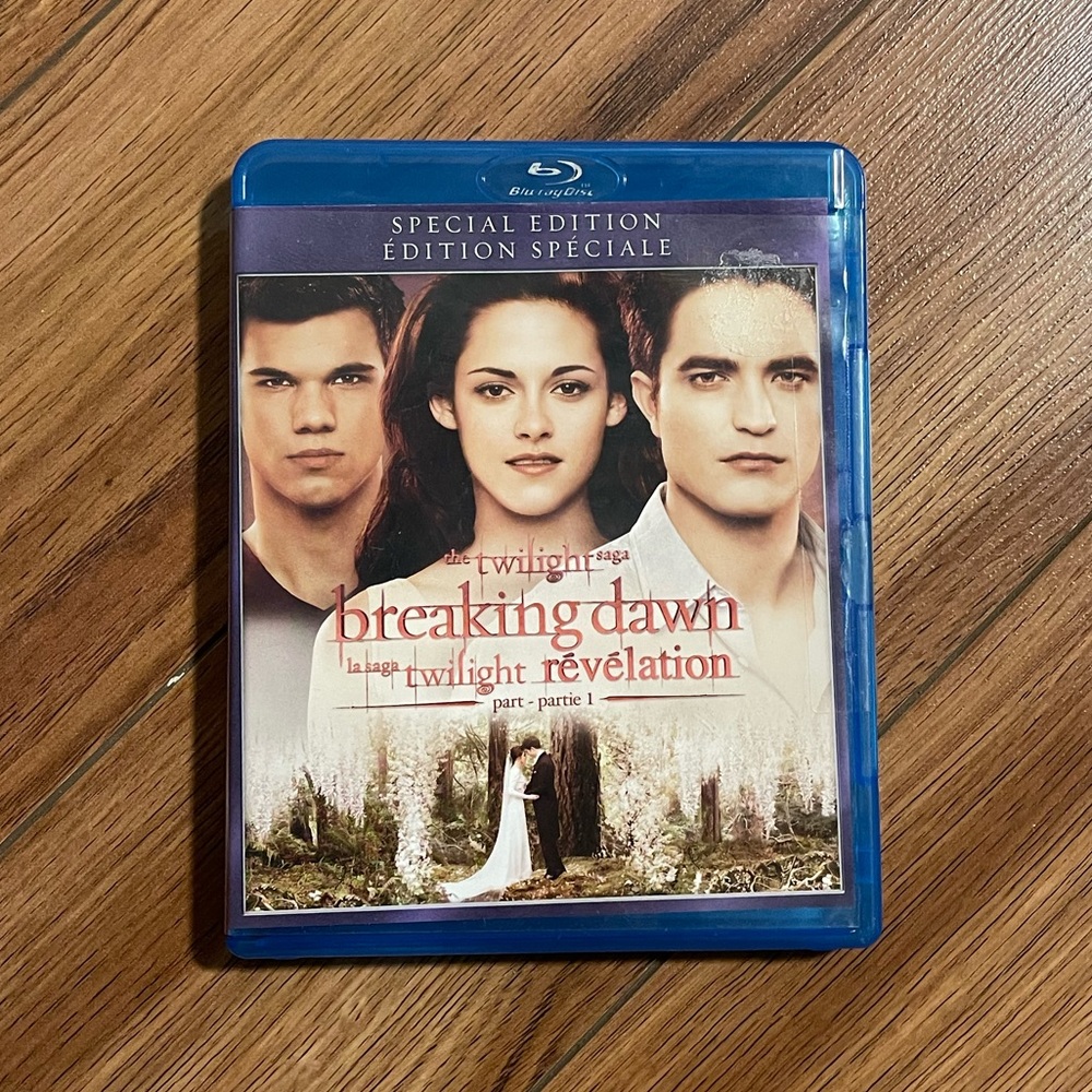 The Twilight Saga Breaking Dawn Part 1 Special Edition Sealed Blu-Ray DVD